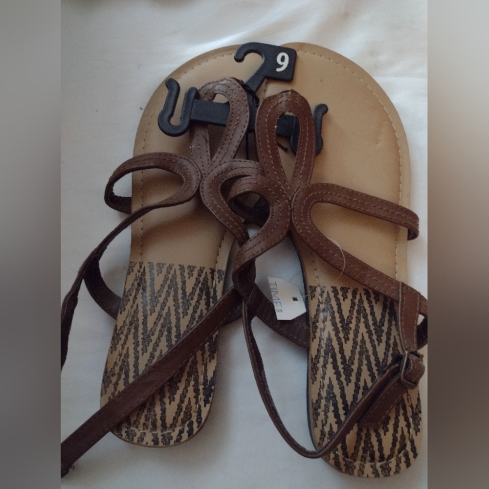 Time and Tru Sandals with design on heel